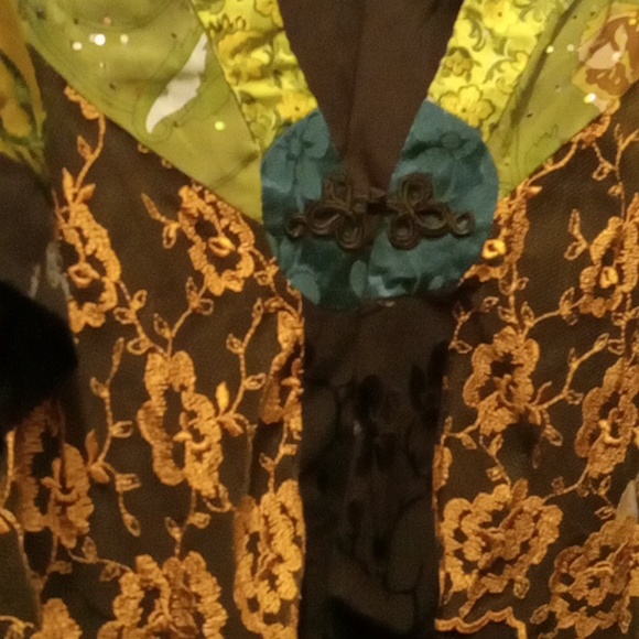 Petie blouse bySencer Alexis. - Picture 7 of 8